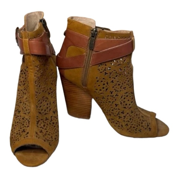 Vince Camuto Maizy Brown Suede Peep Toe Ankle Boots Size 8 with Strap & Buckle - Picture 8 of 16